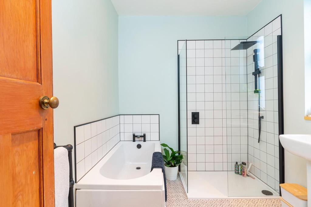 TEERTSETAGA01 - Bathroom B.jpg