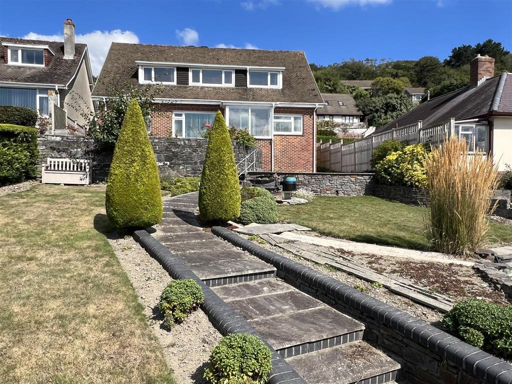 Padarn Crescent, Llanbadarn Fawr, Aberystwyth 3 bed detached house for