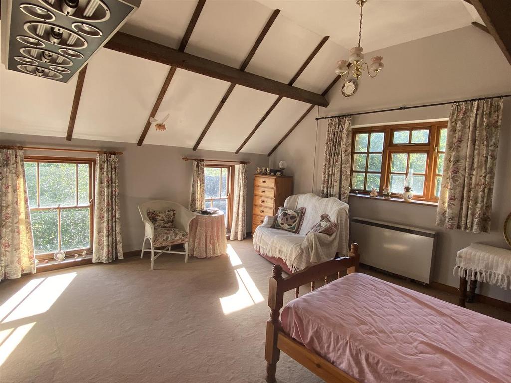 Master Bedroom (with secondary Staircase).