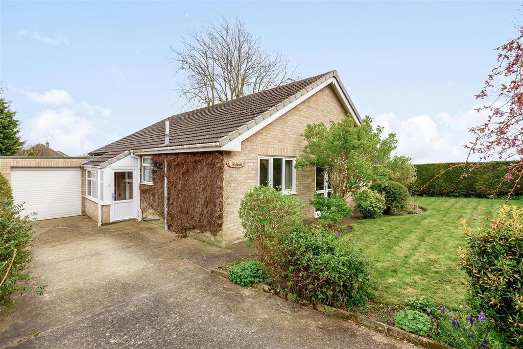 Langton Close, Horncastle, Lincs, LN9 5BE 3 bed detached bungalow for