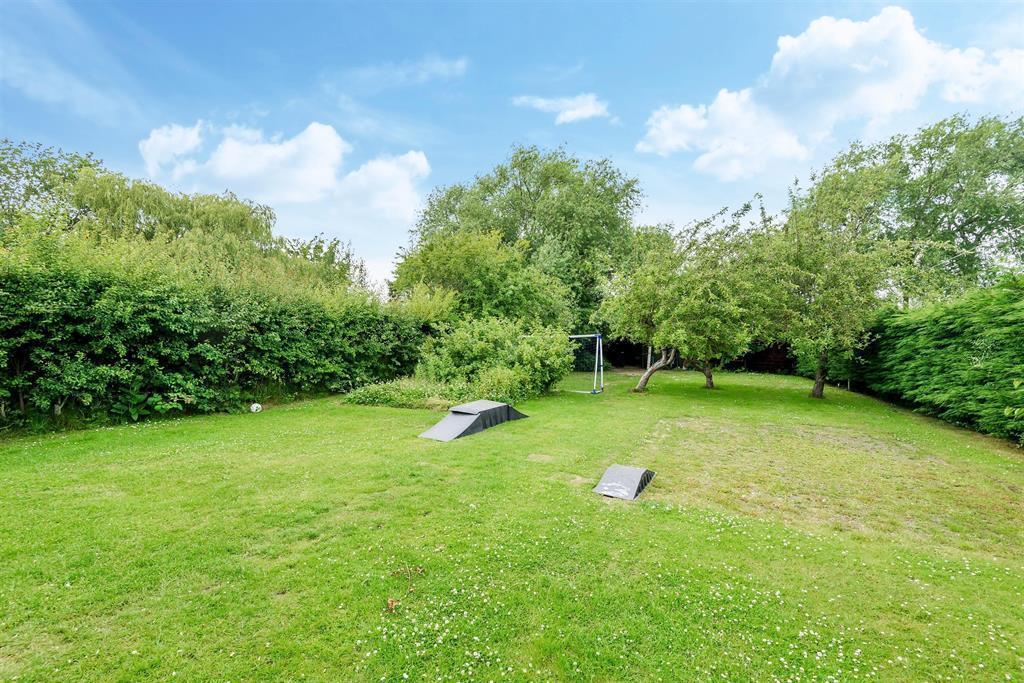 Witham Road, Woodhall Spa, Lincs, LN10 6RA 4 bed detached house for
