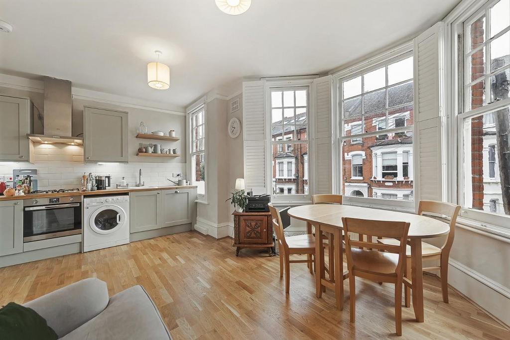 Trent Road, SW2 2 bed flat for sale £520,000