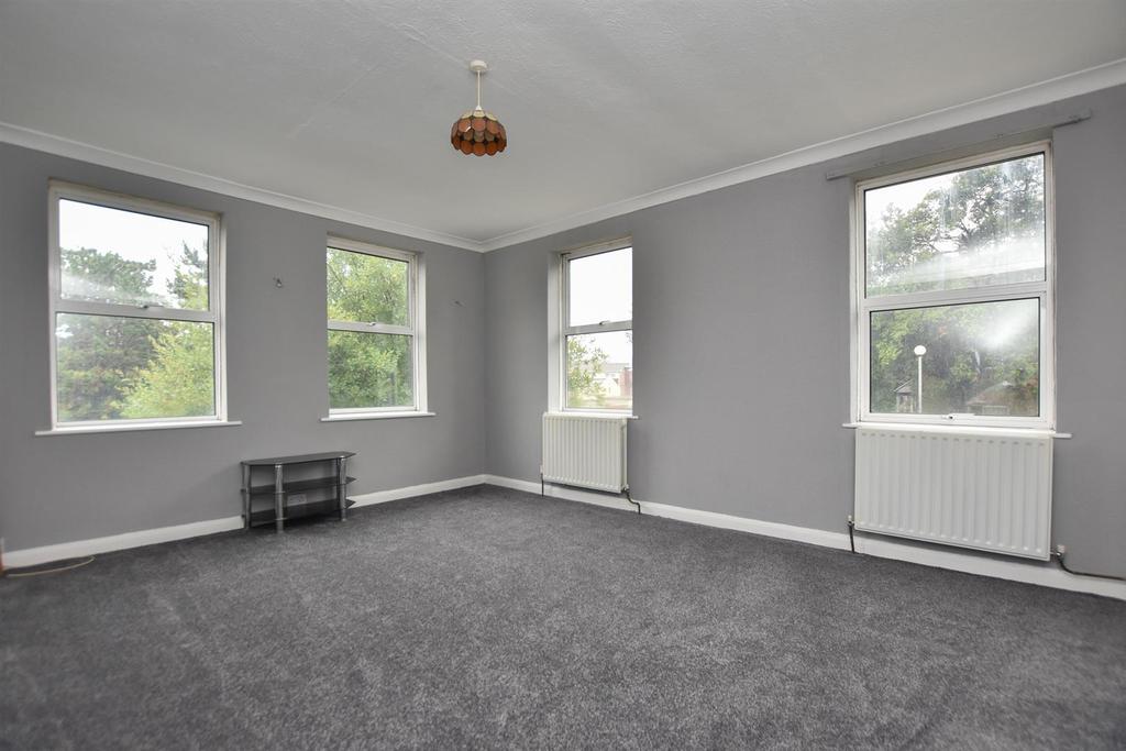 The Green, St. LeonardsOnSea 2 bed flat for sale £200,000