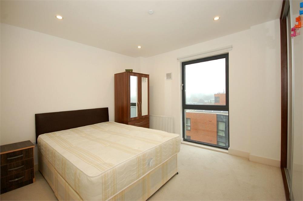Bed 1.jpg