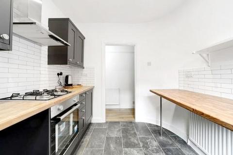 2 bedroom flat for sale - Church Hill, London