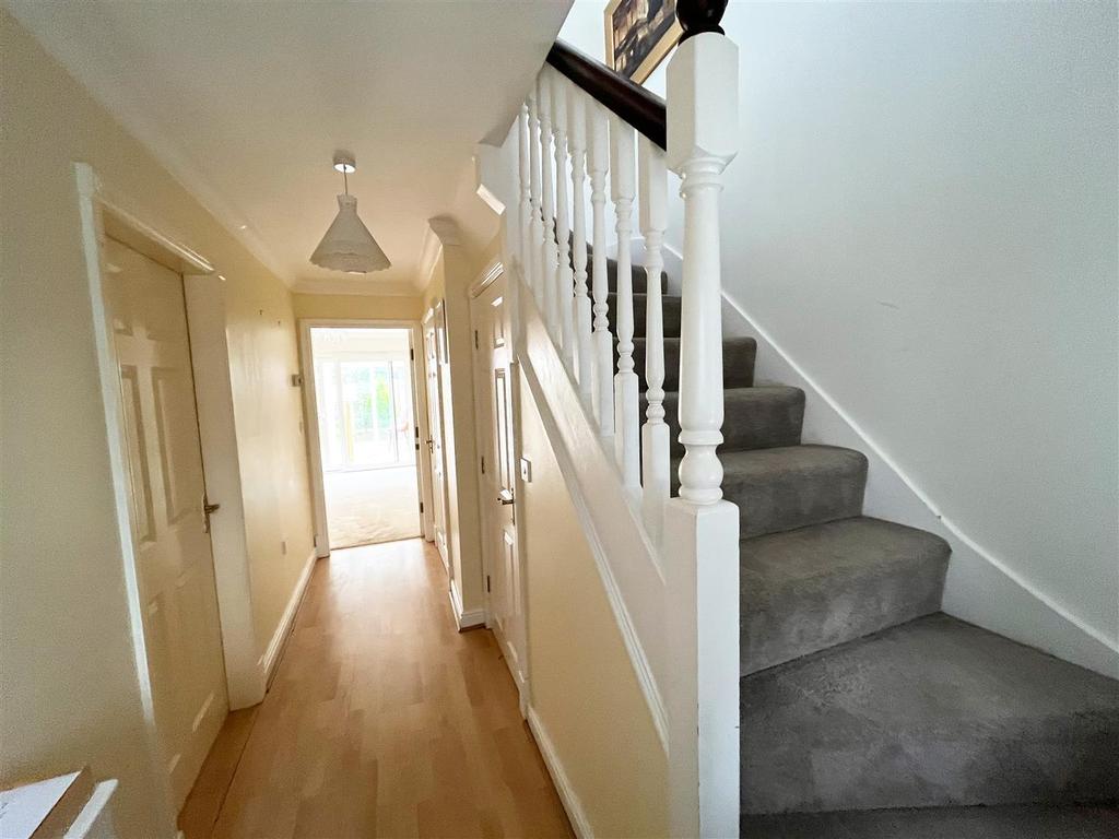 Finsbury Way, Handforth, Wilmslow 3 bed house £1,450 pcm (£335 pw)