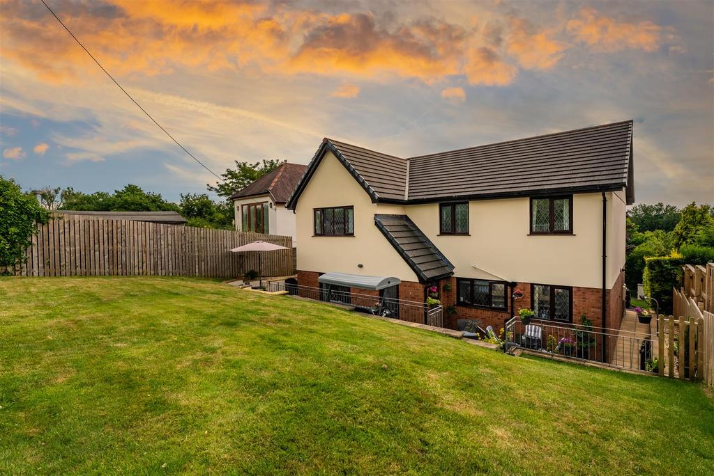 Pennard Road, Kittle, Swansea 4 bed detached house for sale £550,000