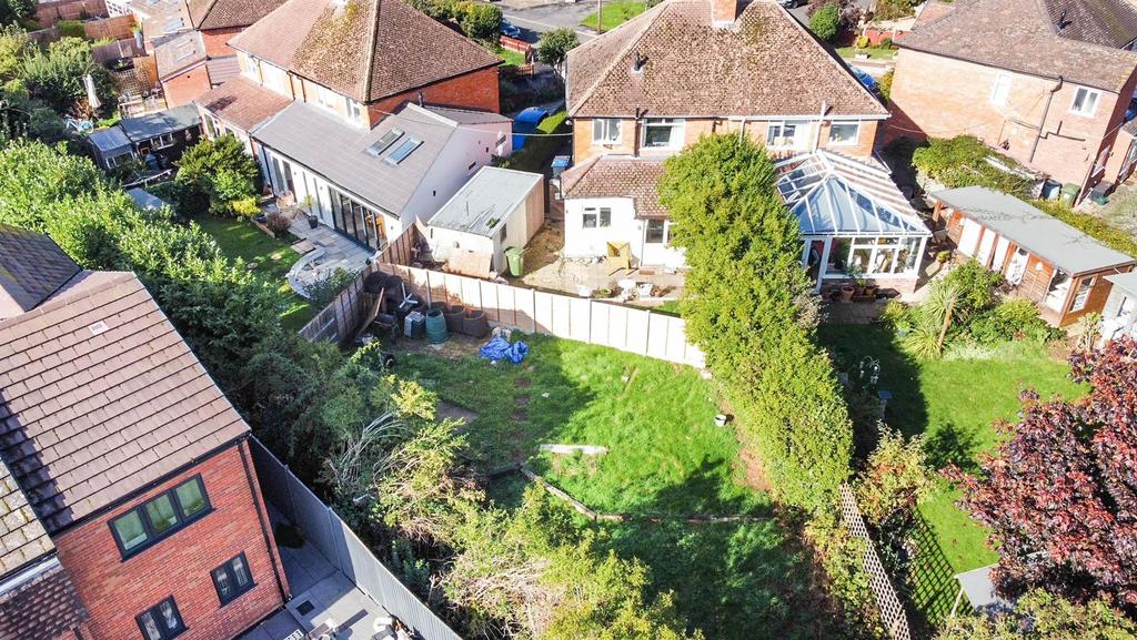 Taylor Avenue, Leamington Spa 3 bed semidetached house £315,000