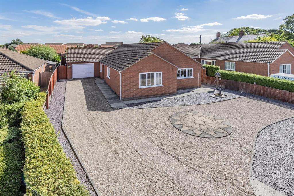 Jubilee Close, Coningsby, Lincoln, Lincs, LN4 4HE 3 bed detached bungalow for sale £240,000 Jubilee Close, Coningsby, Lincoln, Lincs, LN4 4HE 3 bed detached bungalow for sale £240,000