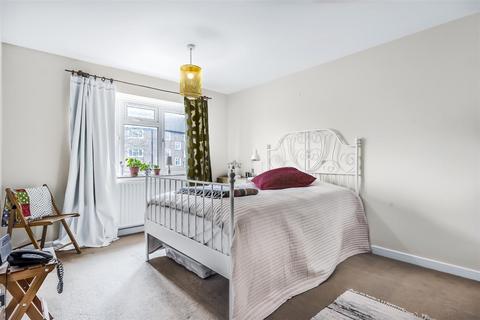 2 bedroom flat to rent, Priests Bridge, East Sheen, SW14