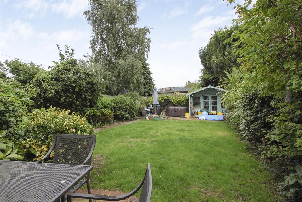 Ryecroft Avenue, Twickenham 4 bed semidetached house £1,000,000