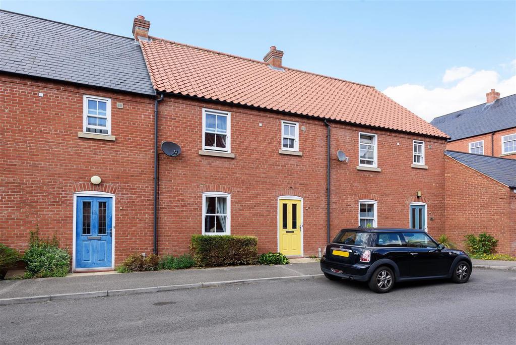 Bells Yard Close, Horncastle, Lincs, LN9 5BT 3 bed terraced house for sale £75,250