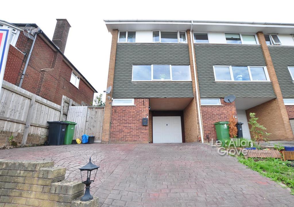 Hunnington Crescent, Halesowen 3 bed townhouse £230,000