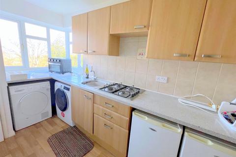 2 bedroom flat for sale - Carew Road, Eastbourne