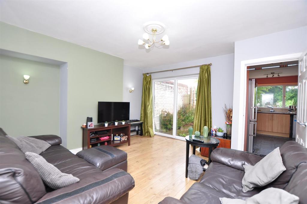 Narrow Lane, Halesowen 3 bed semidetached house £275,000