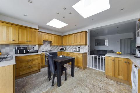 63 Barr Road, Gravesend, DA12 4DU