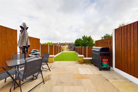63 Barr Road, Gravesend, DA12 4DU