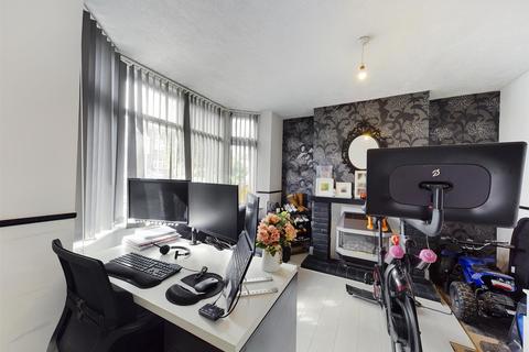 63 Barr Road, Gravesend, DA12 4DU