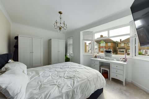 63 Barr Road, Gravesend, DA12 4DU