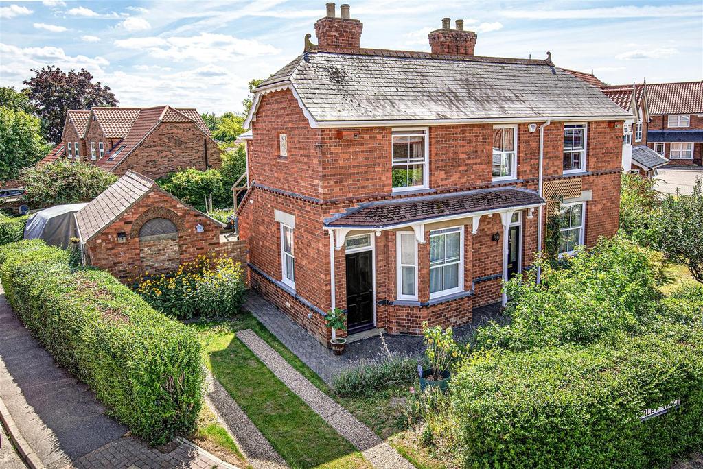 Barley Way, Horncastle, Lincs, LN9 5SS 5 bed detached house for sale £425,000