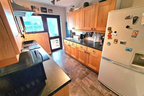 24 Hillside, Nuneaton, CV10 0NN