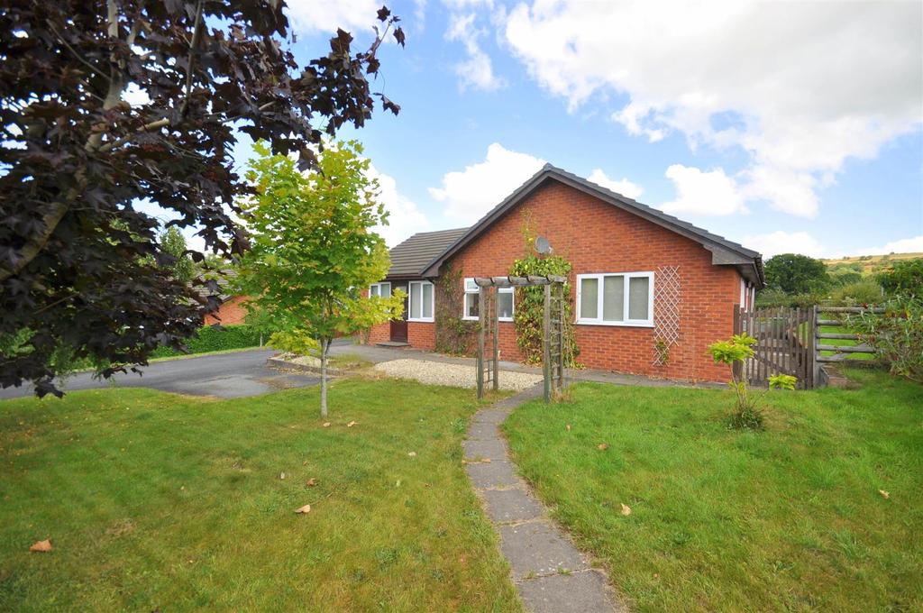 Guidfa Meadows, Crossgates, Llandrindod Wells 3 bed detached bungalow