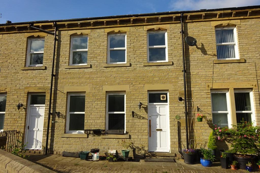 Halifax Road, Scholes, Cleckheaton, BD19 6LR 2 bed terraced house £550 pcm (£127 pw)