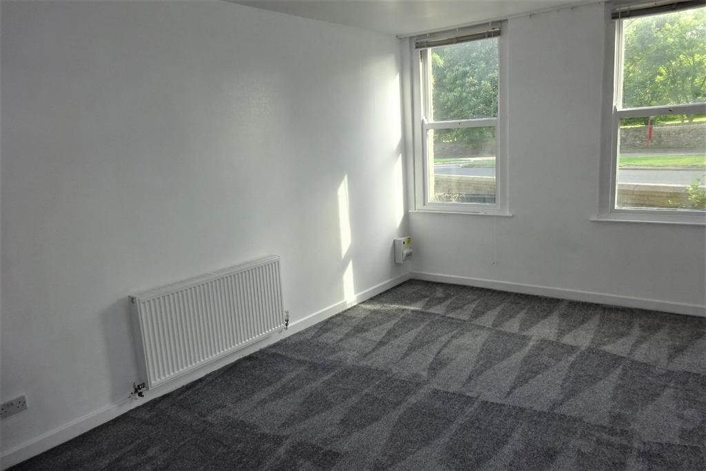 Halifax Road, Scholes, Cleckheaton... 2 bed terraced house £550 pcm