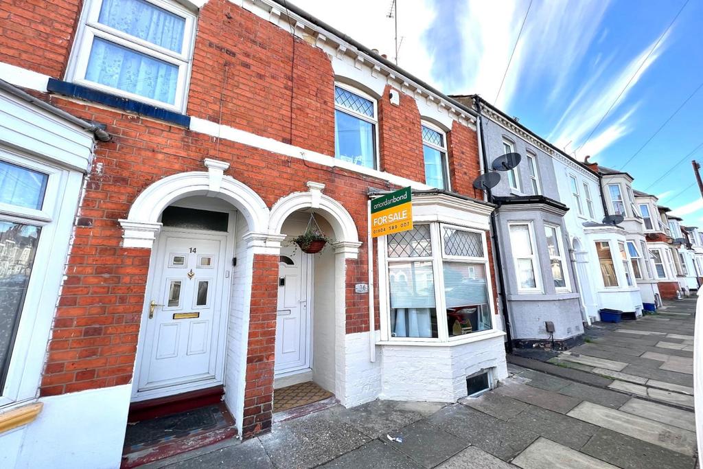 Glasgow Street, St. James, Northampton NN5 3 bed terraced house for sale £250,000