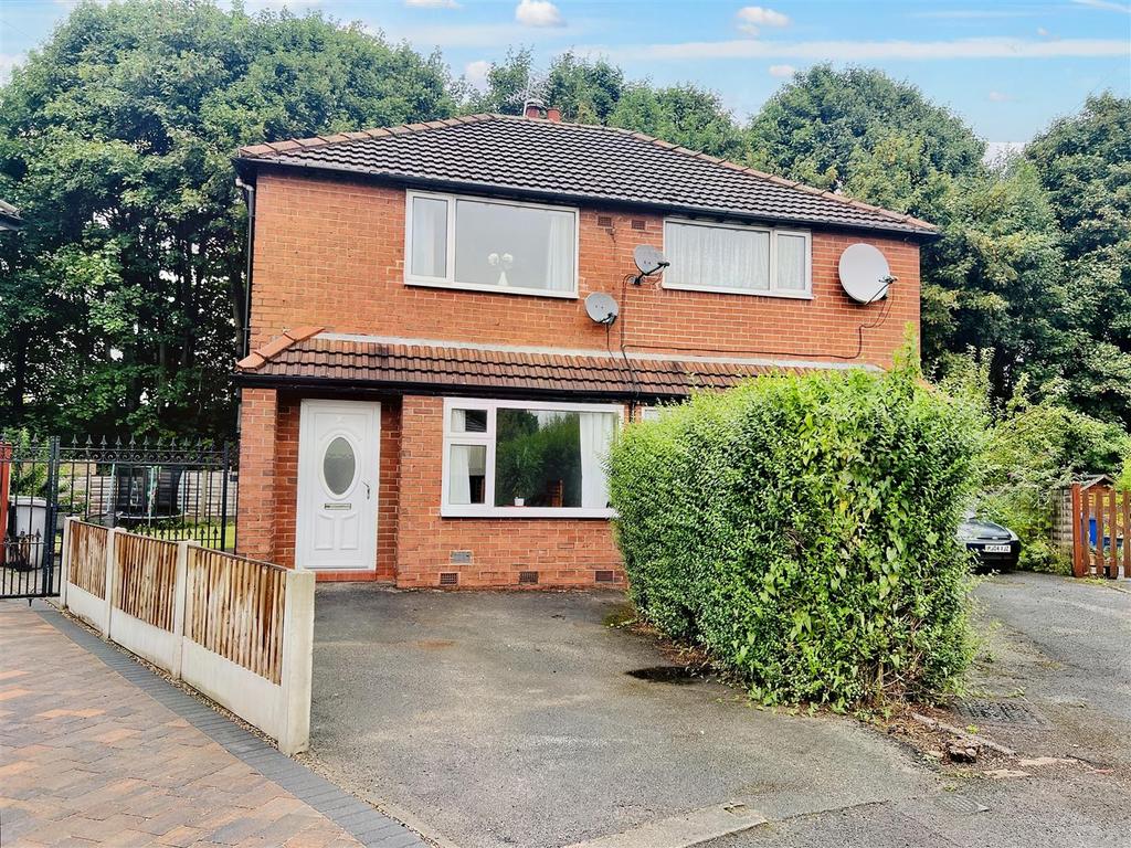 Houldsworth Avenue, Timperley, Altrincham 2 bed semidetached house for