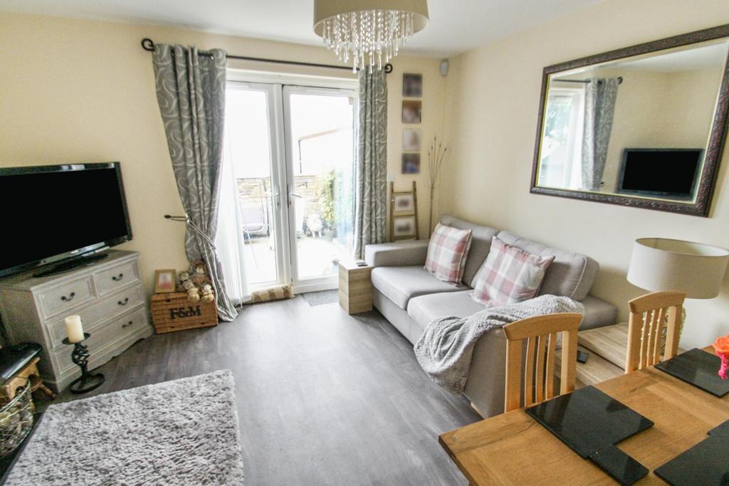 Platt Court, Shipley 3 bed townhouse £145,000