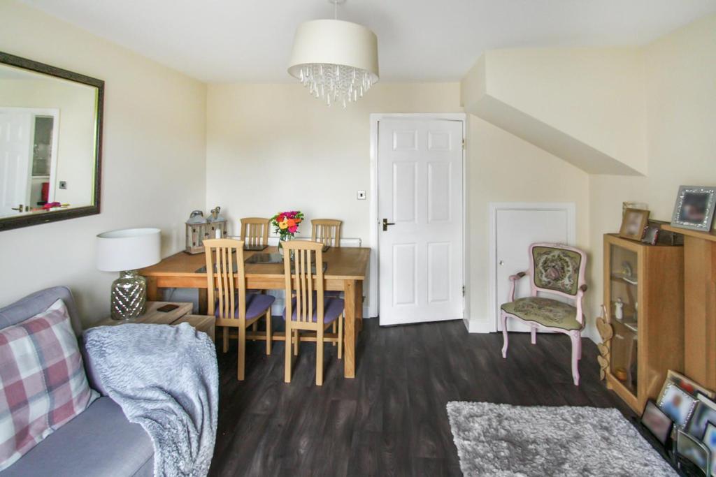 Platt Court, Shipley 3 bed townhouse £145,000