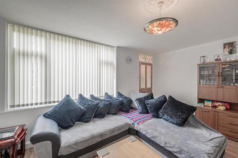 275 Bromley Lane, Kingswinford, DY6 8TB