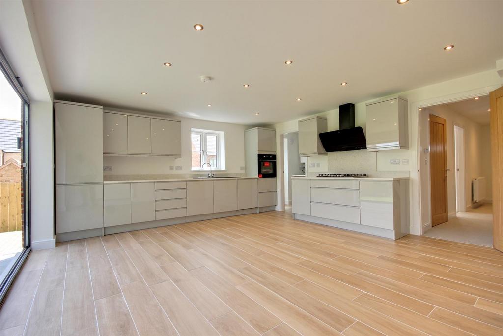Beech Hill Road, Swanland 4 bed detached house for sale £395,000