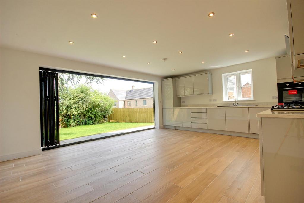 Beech Hill Road, Swanland 4 bed detached house for sale £385,000