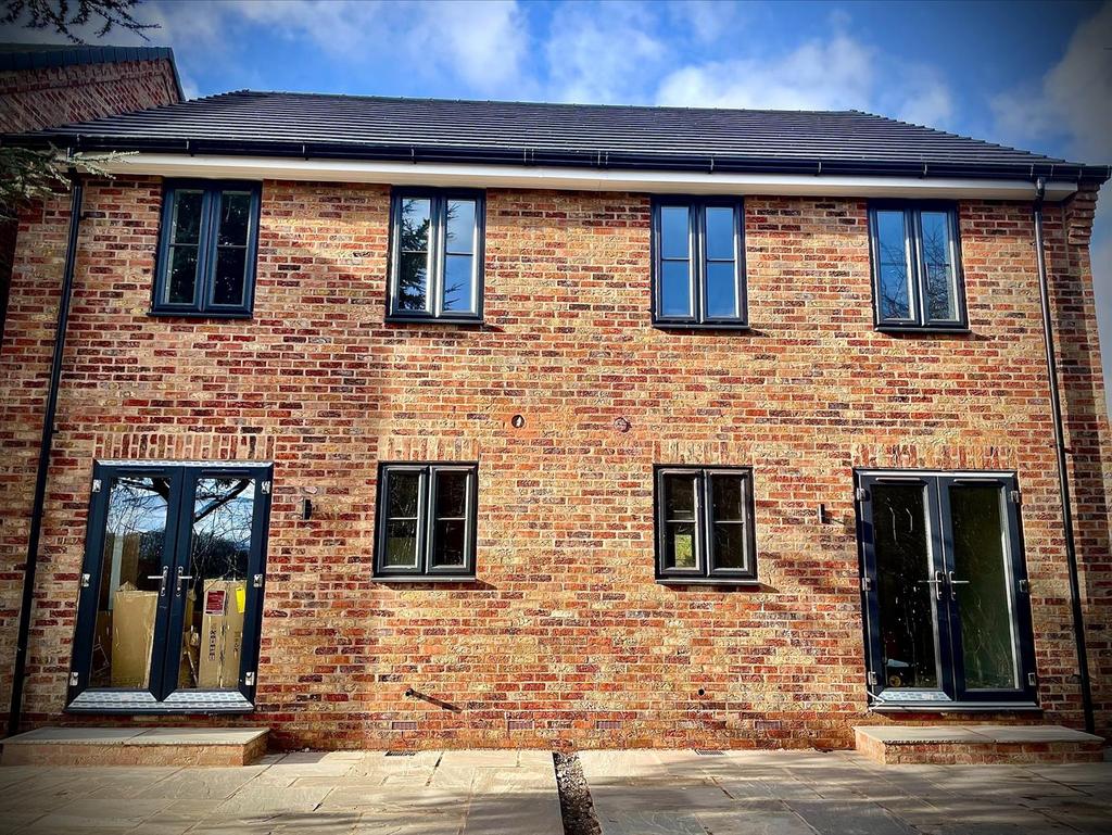 Beech Hill Road, Swanland 3 bed semidetached house £300,000
