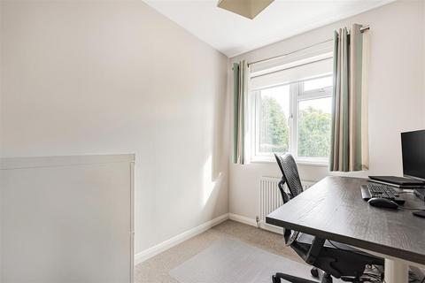 11 Moss Close, Caversham, Reading, RG4 5HH