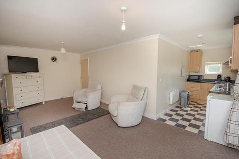 46 Arnold Road, Mangotsfield, Bristol, BS16 9LB