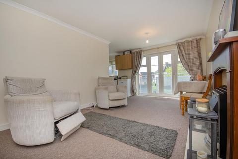 46 Arnold Road, Mangotsfield, Bristol, BS16 9LB