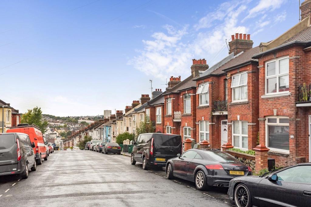 Shanklin Road, Brighton 2 bed ground floor flat for sale £320,000