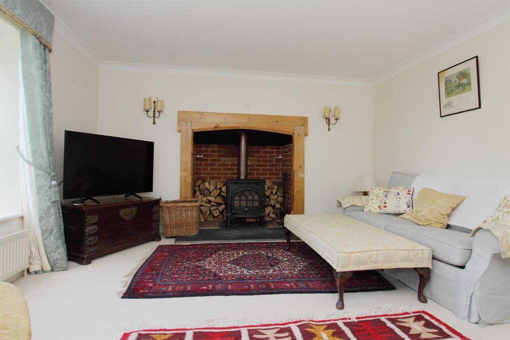 Farley Street, Nether Wallop... 4 bed house £2,950 pcm (£681 pw)