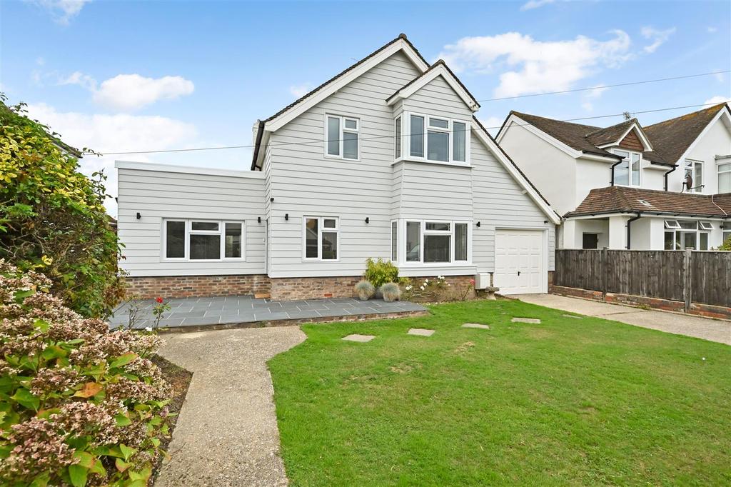 Minton Road, Felpham 4 bed detached house £2,500 pcm (£577 pw)
