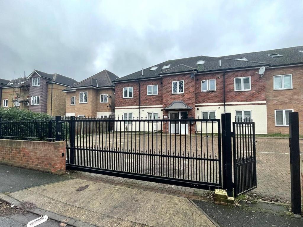 Fonthill Court, Cottington Road... 2 bed flat £1,400 pcm (£323 pw)