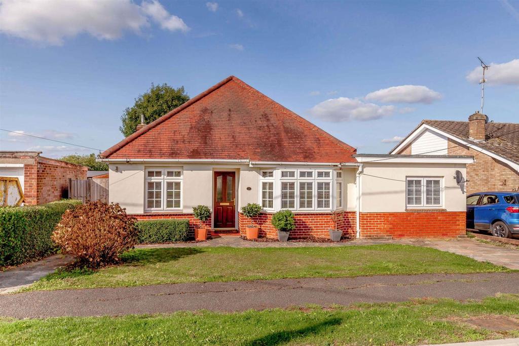 Delta Road, Hutton, Brentwood 4 bed detached bungalow for sale £650,000