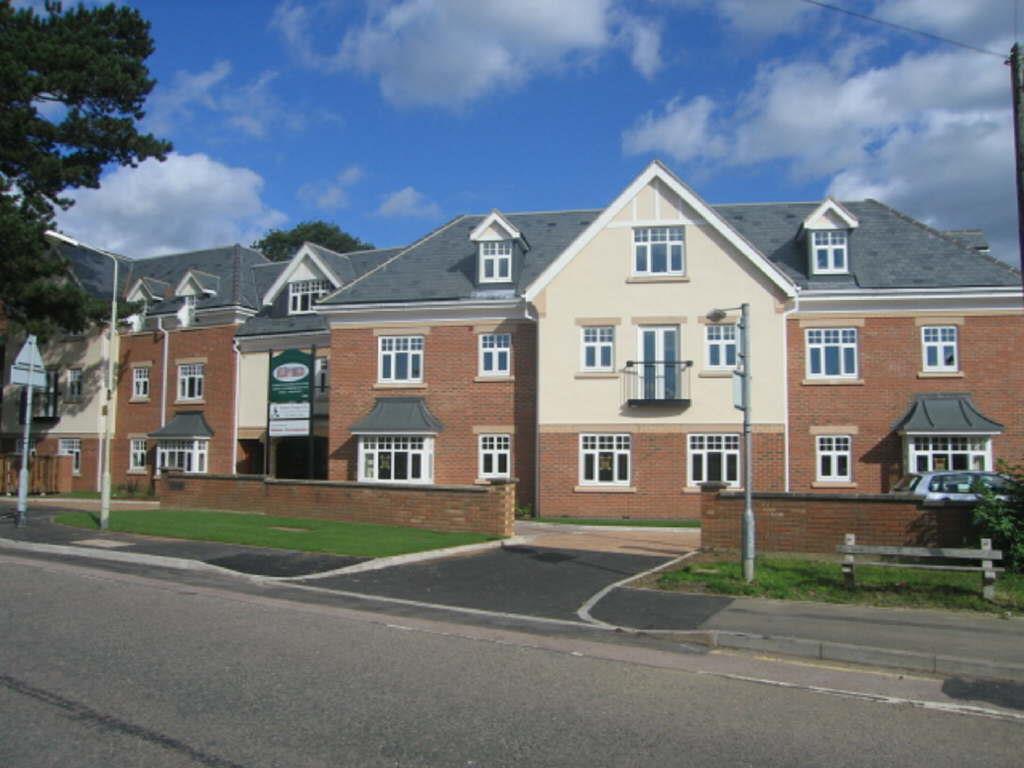 Fairfield Road, Market Harborough 2 bed apartment £850 pcm (£196 pw)