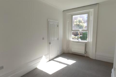 1 bedroom flat to rent - VICTORIA ROAD NORTH,SOUTHSEA, PO5 1PX