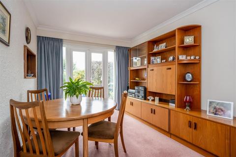 119 Fleetside, West Molesey, KT8 2NQ