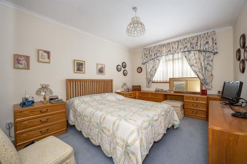 119 Fleetside, West Molesey, KT8 2NQ