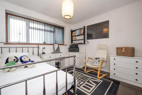 119 Fleetside, West Molesey, KT8 2NQ