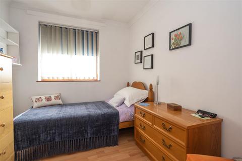 119 Fleetside, West Molesey, KT8 2NQ